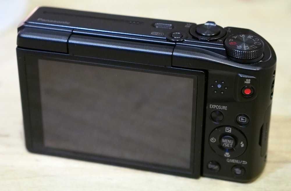 Máquina Fotográfica Bridge PANASONIC Lumix DMC-TZ57 - Troco por instrumento musical ou algo do meu interesse. (como nova, com pouco uso)