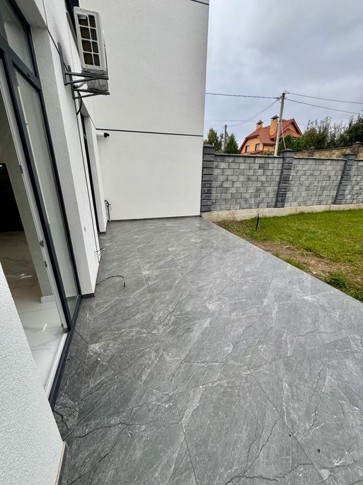 Продам котедж з ремонтом в районі Щасливе!