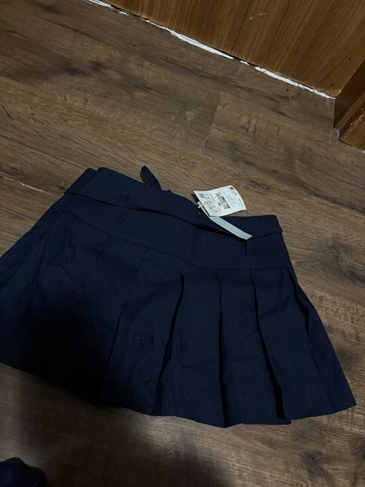 Spudniczka mini , granatowa w białe  paski  nowa