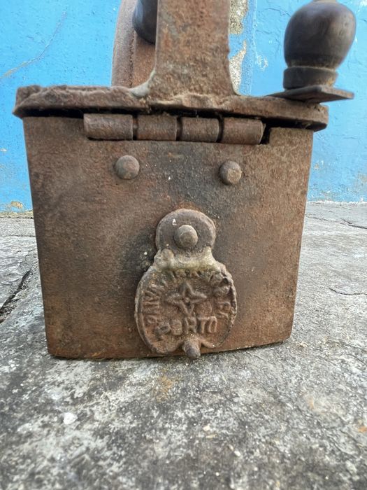 Ferro de brasas antigo