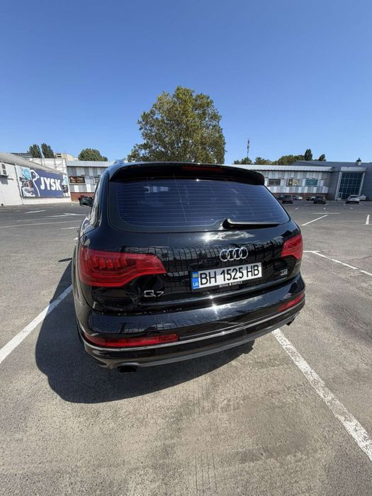 Продам машину  Audi Q7