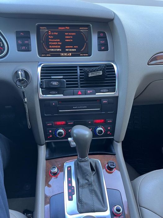 Продам AUDI Q7 2011