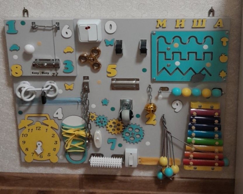 Навчальній Busyboard - ігровий комплекс для малюка