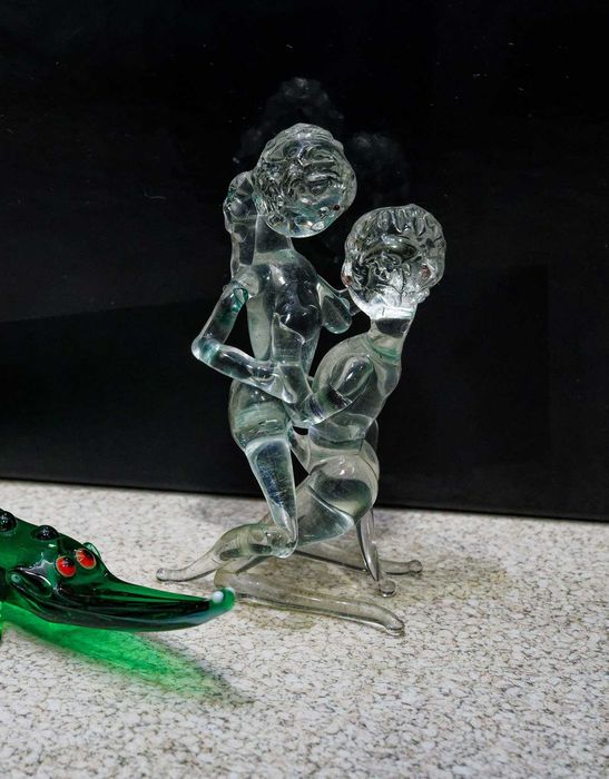 Seksowna szklana figurka para w miłosnym uścisku vintage