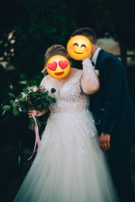 Suknia ślubna długi rękaw piórka