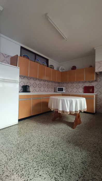 3 quartos para alugar ( ideal para grupo de 3 amigos/as estudantes universitários na UA)
