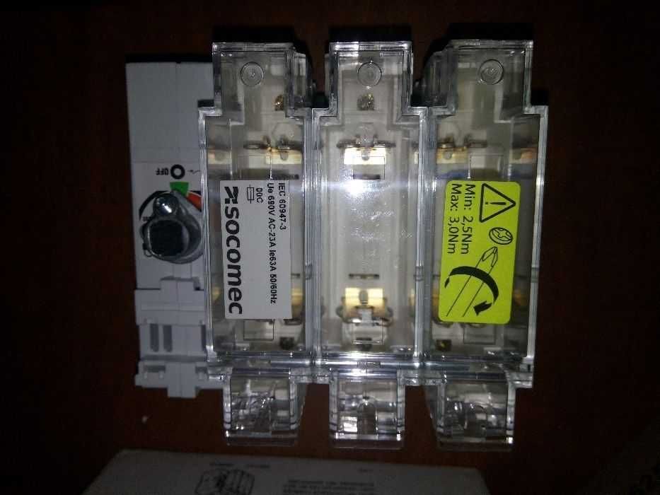 Выключатель-разъединитель socomec на 32, 63 А с выносной ручкой