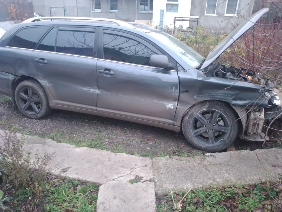 Продам Тойота Авенсис