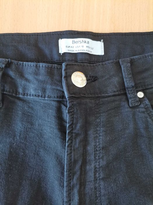 Czarne spodnie Bershka rozmiar 42