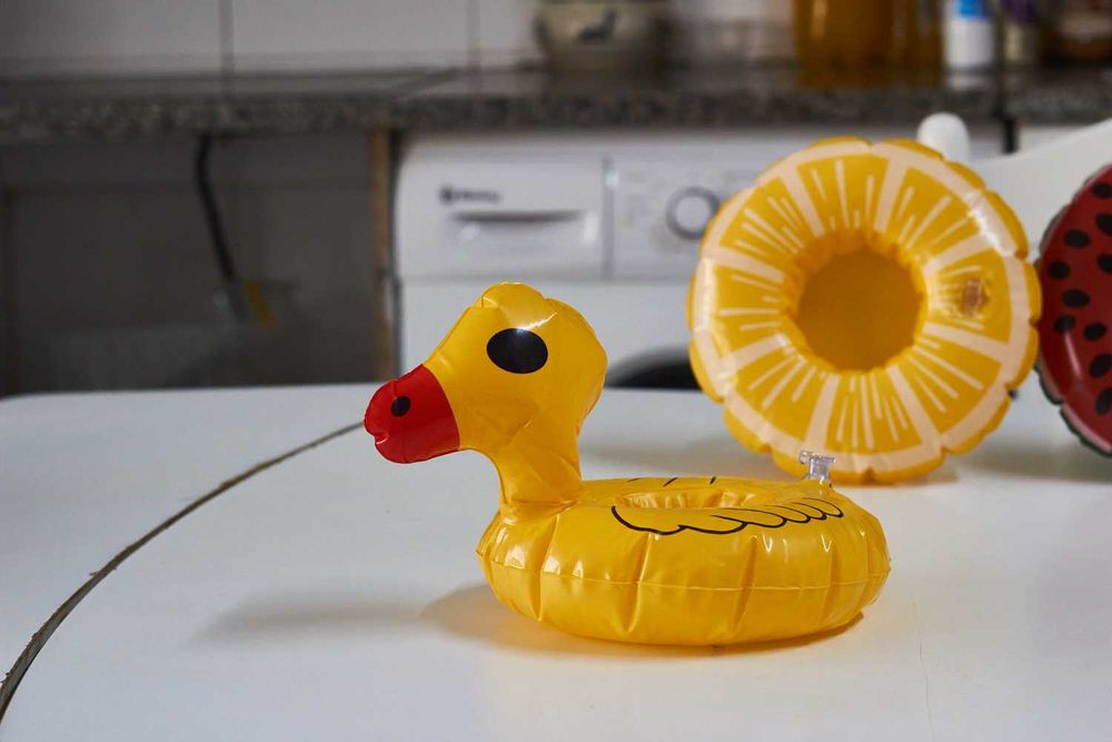 Conjunto de 4 boias insuflaveis para copos na piscina