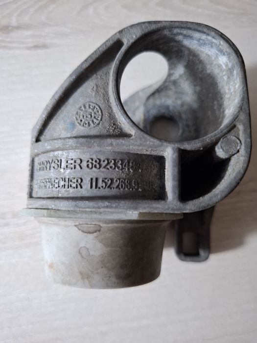 Кронштейн глушителя  Jeep Cherokee