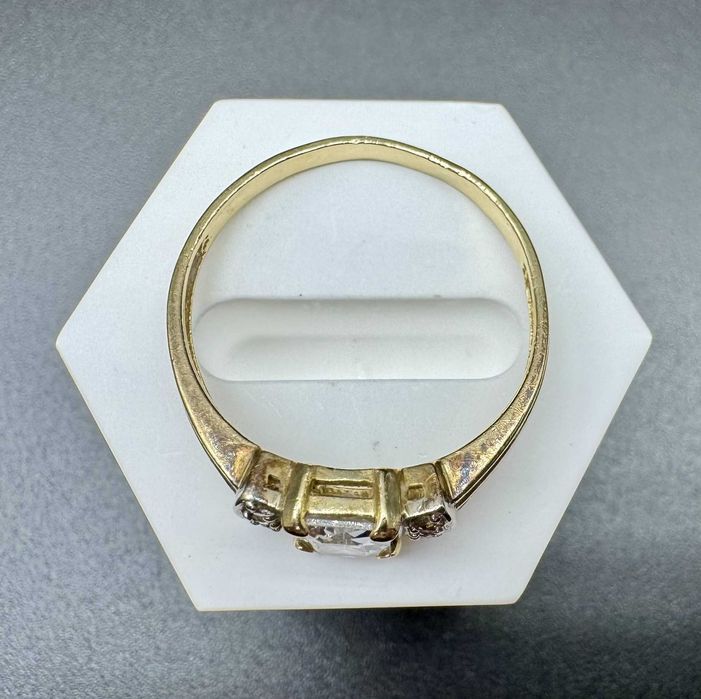 Złoty Pierścionek z kamieniem i 6 cyrkoniami 585, 3,2g, rozmiar: 23