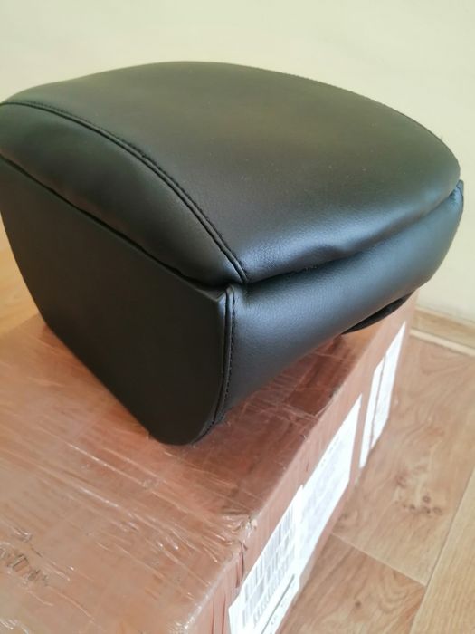 Підлокітник в Авто