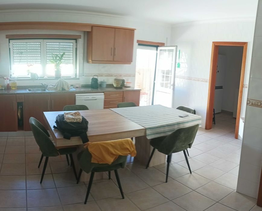 Vendo excelente moradia T4 a 5 minutos do centro da Lourinhã.