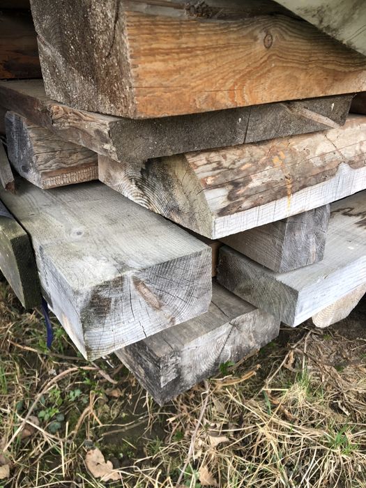 Брус деревяний сухий. Готовий для будівлі будинку