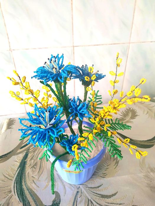 Весняні квіти із бісеру