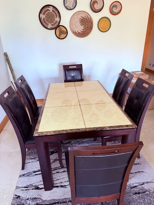 Mesa de Jantar com 6 Cadeiras – Madeira Nobre + Tampo Cerâmico