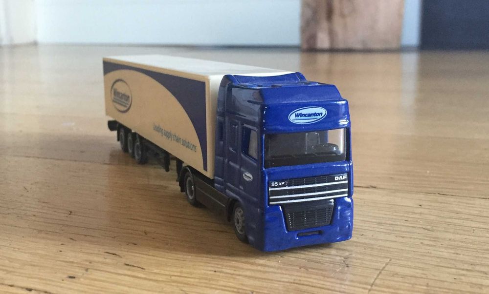 DAF -metalowy model ciągnika siodłowego z naczepą - Wincanton