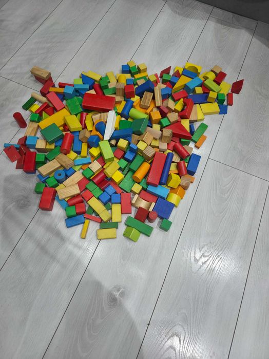 Drewniane klocki 310 sztuk + tory + pudełko