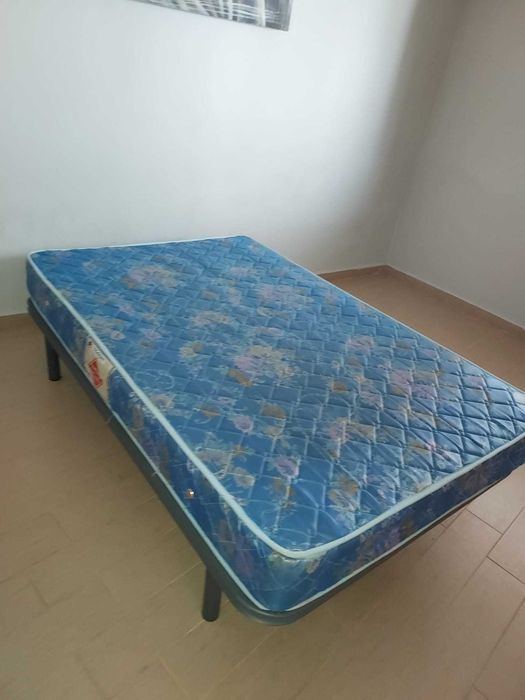 Estrado com pés corpo e meio