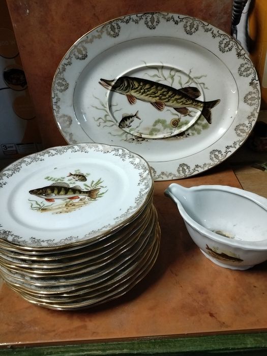 Conjunto de louça em formato de peixe