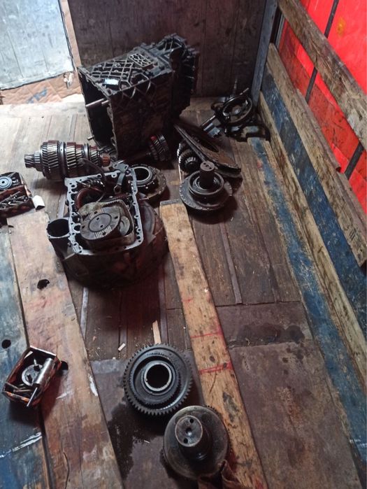 Продам 2 коробки на запчасти!