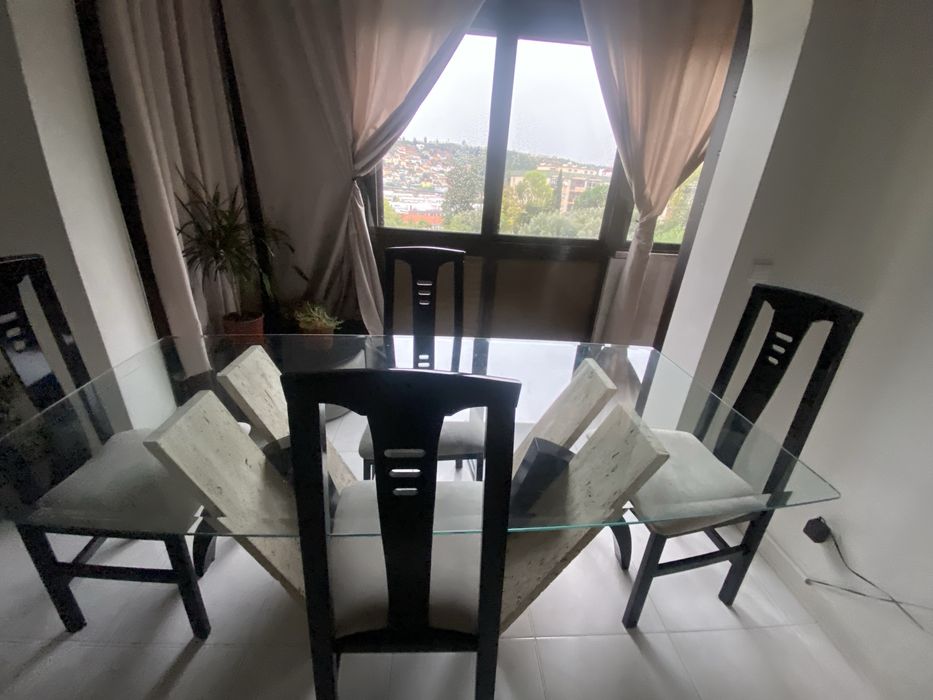 Mesa de jantar em vidro