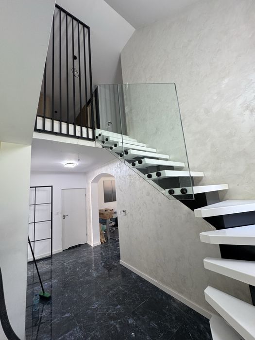 Schody premium, szklane balustrady