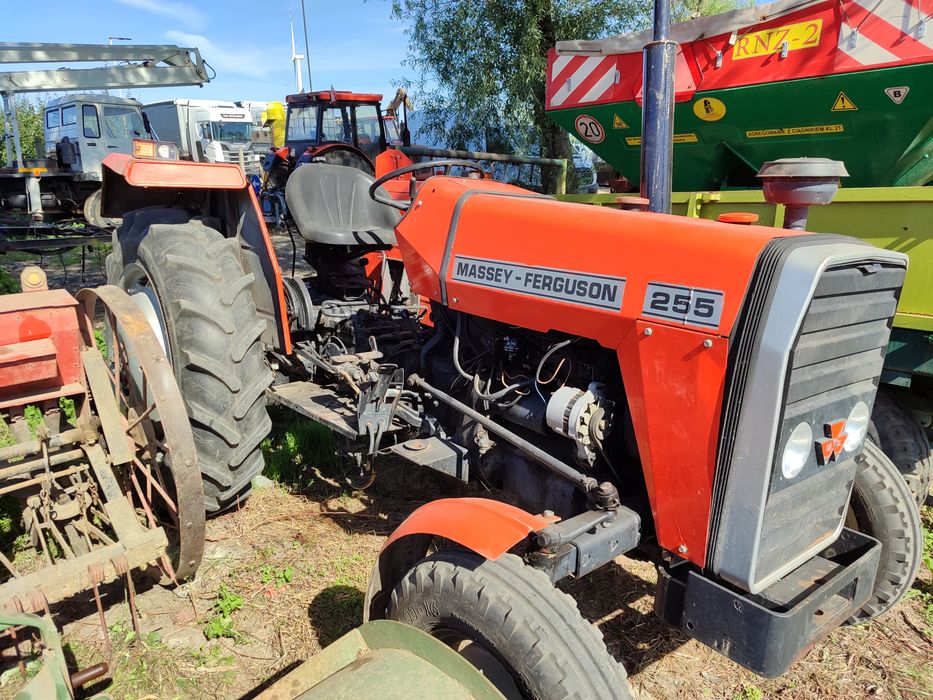 Massey Ferguson 255