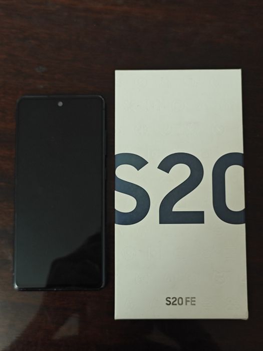 Продам samsung s20 fe 8/256