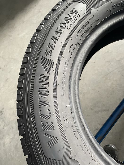 Шини 205/75/16с - 4шт Goodyear Vector4Seasons Cargo