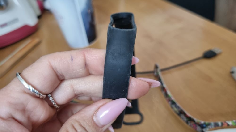 Trzy paski mi band 5 i ładowarka