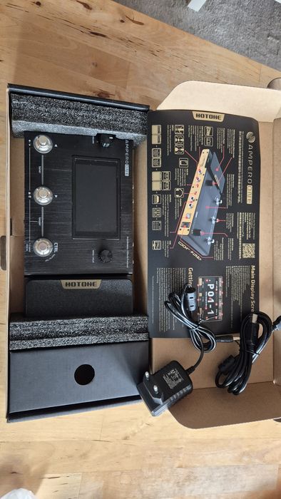 Multiefekt gitarowy Hotone Ampero One, interface audio, looper, automat perkusyjny