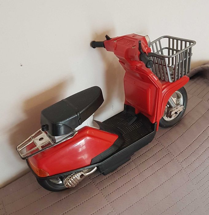 Zabawka Vespa Primavera, skuter z kolekcji -28х17 cm. czasów PRL-u