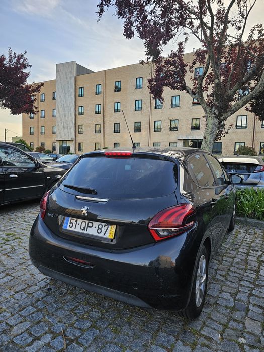 PEUGEOT 208 (2015) vTi