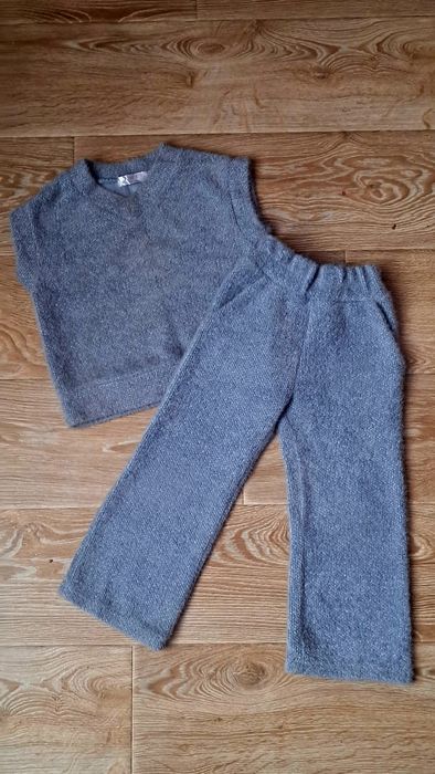 Теплий костюм на дівчинку 110 розмір