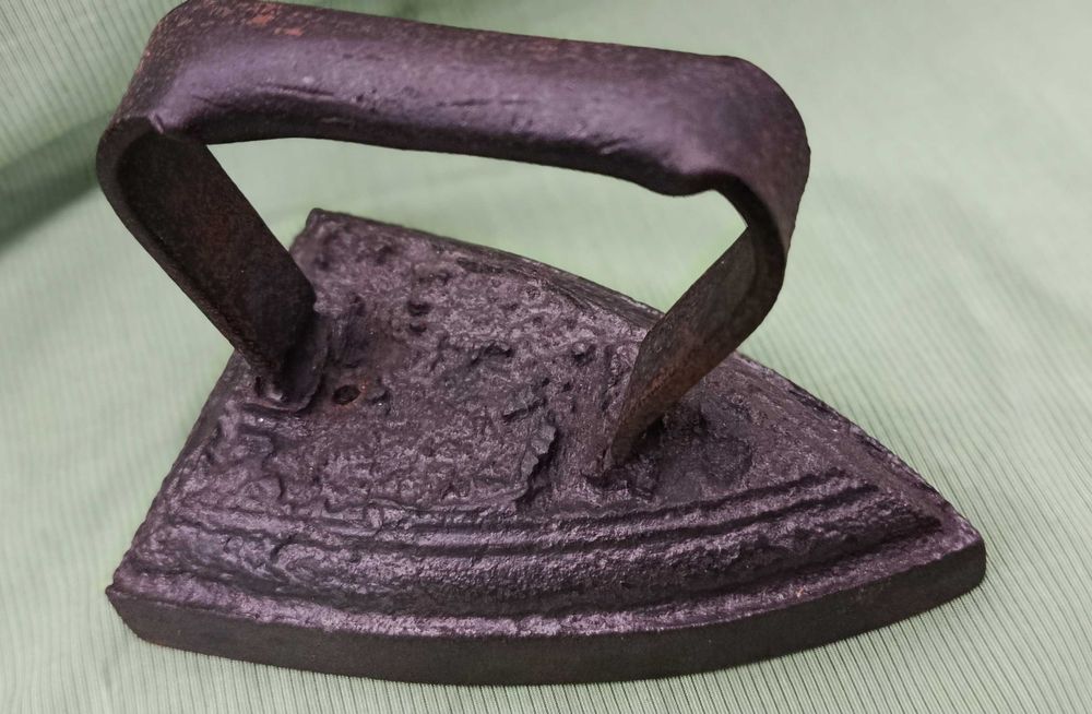 Ferro de passar, antiguidade