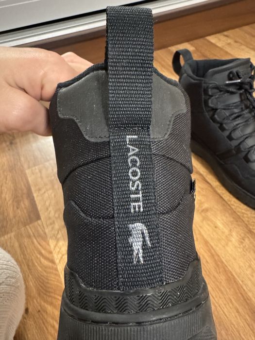 Нові демісезонні кросівки Lacoste