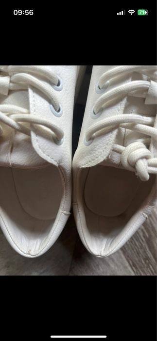 białe sneakersy / trampki