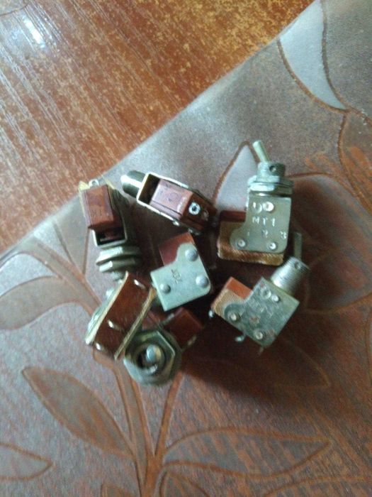 Кнопки, тумблера, микропереключатели разные