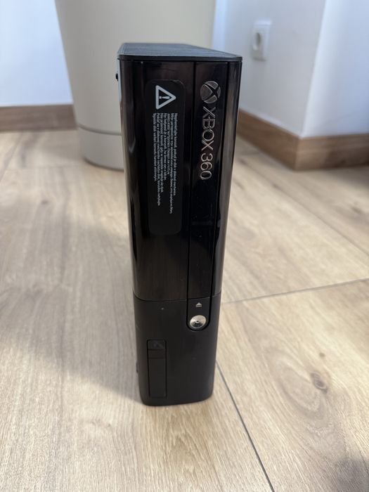 Konsola xbox 360 E