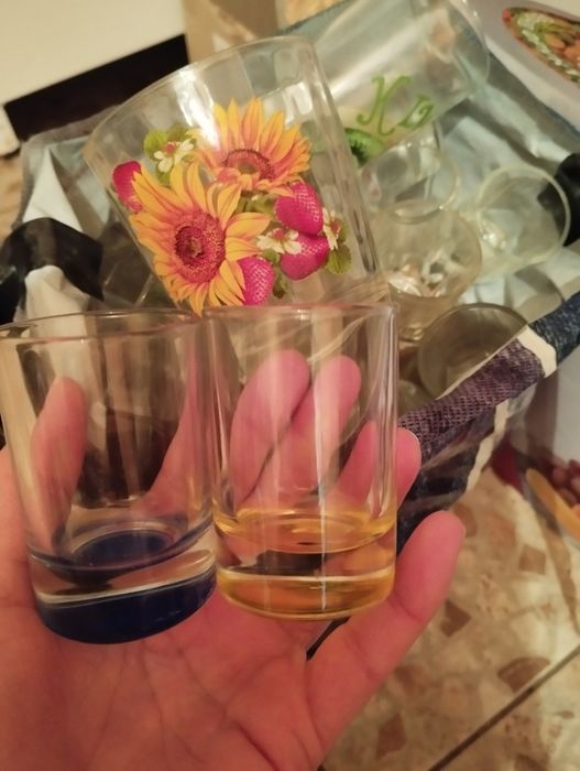 Стакани великі і маленькі