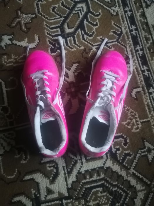 Продаю дитячі  футзалки