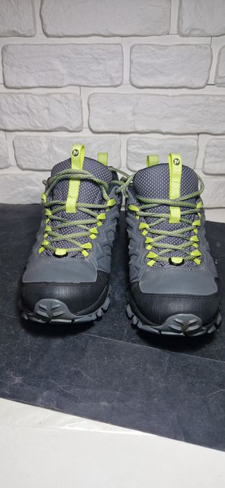Merrell 42.        .