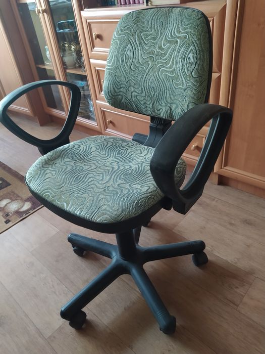 Продам компьютерное кресло