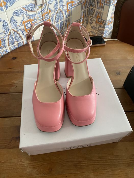 Vendo sandalia limda