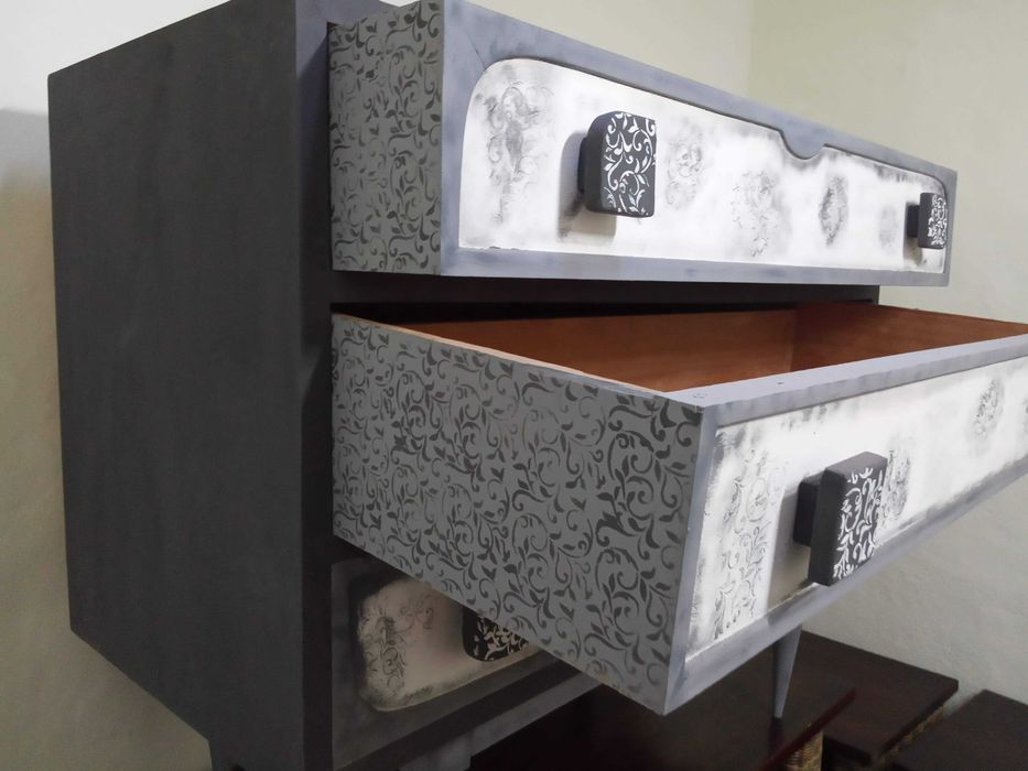 Comoda antiga restaurada