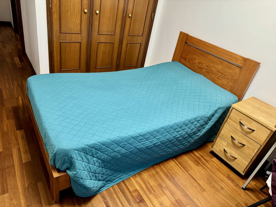 Vendo 2 camas robustas com colchões em Coimbra!