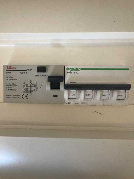 Quadro Elétrico com Disjuntor Schneider C40A 400v