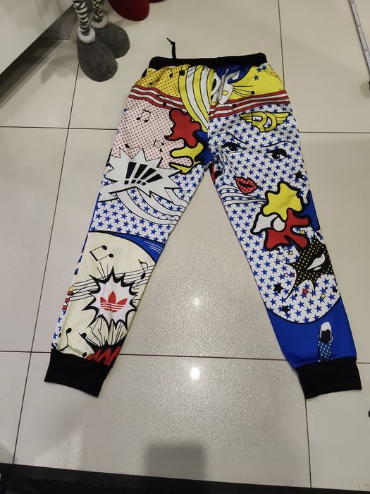Spodnie adidas komiksowe Rita Ora